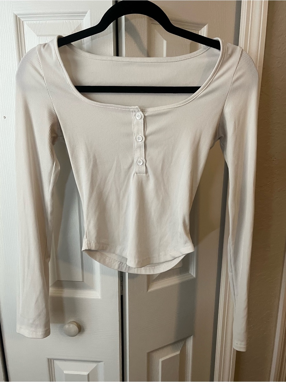 DAZY women’s white ribbed long sleeve Henley top size Small